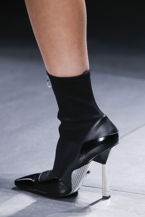 Những tuyệt phẩm giày boots từ sàn diễn thu đông 2016 - 17