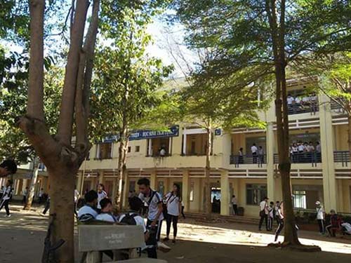 Nữ sinh đánh nhau vì mâu thuẫn trên facebook - 1