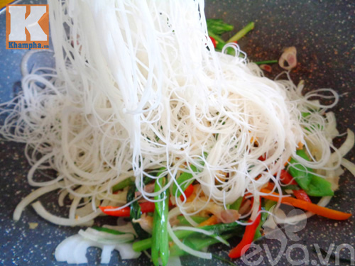 Bún xào tôm ngon miệng cho ngày mới - 7