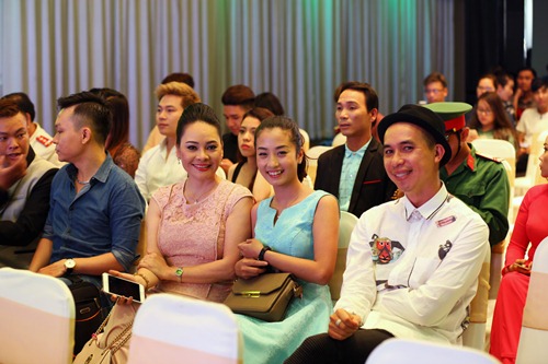 Mẹ Ngọc Sơn lo cho sức khỏe của con trai - 12