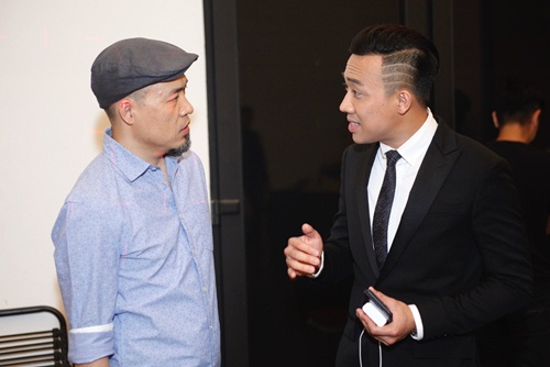 Hari Won mắc lỗi hát live - Trấn Thành vẫn mỉm cười, say sưa ngắm - 1