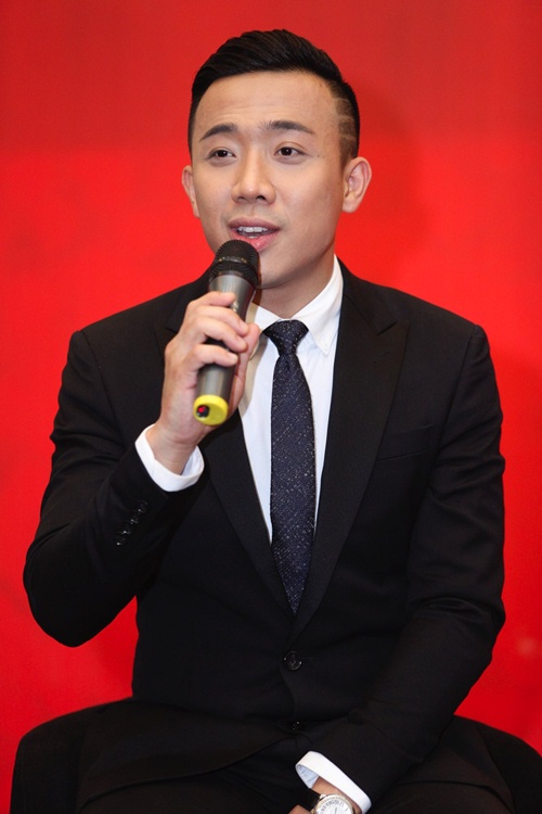 Hari Won mắc lỗi hát live - Trấn Thành vẫn mỉm cười, say sưa ngắm - 2