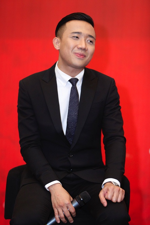 Hari Won mắc lỗi hát live - Trấn Thành vẫn mỉm cười, say sưa ngắm - 3