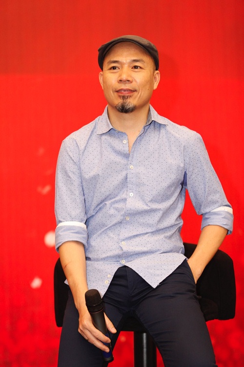 Hari Won mắc lỗi hát live - Trấn Thành vẫn mỉm cười, say sưa ngắm - 7