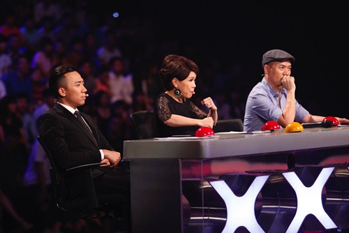 Hari Won mắc lỗi hát live - Trấn Thành vẫn mỉm cười, say sưa ngắm - 8