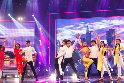 Hari Won mắc lỗi hát live - Trấn Thành vẫn mỉm cười, say sưa ngắm - 14