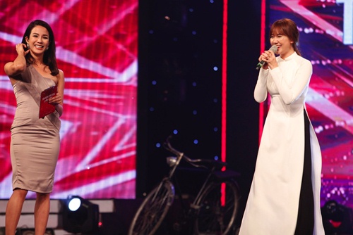 Hari Won mắc lỗi hát live - Trấn Thành vẫn mỉm cười, say sưa ngắm - 18