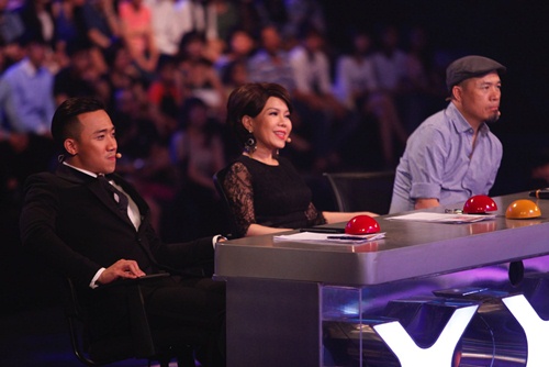 Hari Won mắc lỗi hát live - Trấn Thành vẫn mỉm cười, say sưa ngắm - 16
