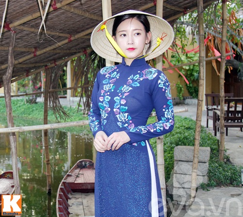 T-ara đẹp hút hồn khi diện áo dài truyền thống Việt Nam - 1