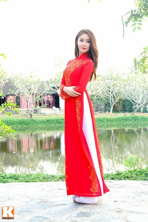 T-ara đẹp hút hồn khi diện áo dài truyền thống Việt Nam - 8