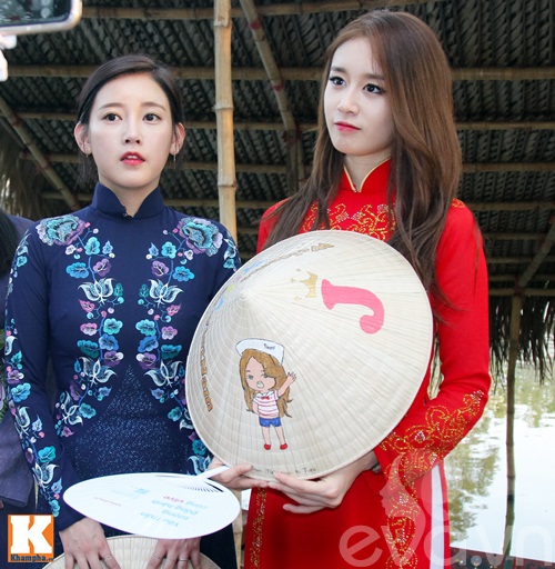 T-ara đẹp hút hồn khi diện áo dài truyền thống Việt Nam - 11