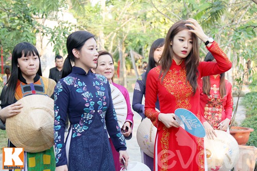 T-ara đẹp hút hồn khi diện áo dài truyền thống Việt Nam - 14