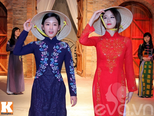 T-ara đẹp hút hồn khi diện áo dài truyền thống Việt Nam - 17