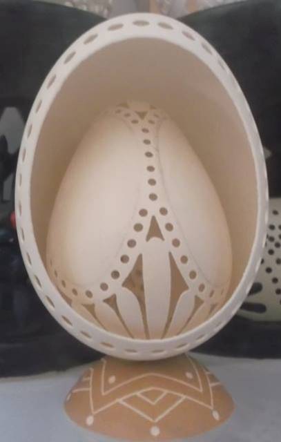 Người đàn ông có đôi bàn tay khéo léo khắc vỏ trứng tặng vợ - 7