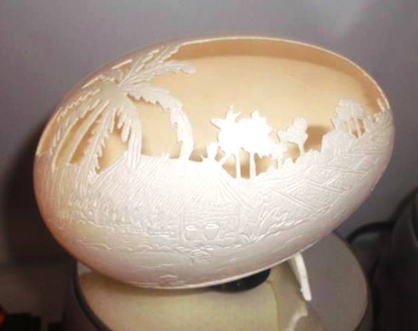 Người đàn ông có đôi bàn tay khéo léo khắc vỏ trứng tặng vợ - 6