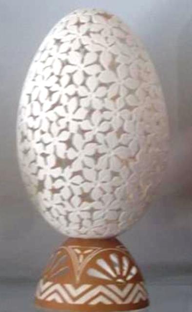 Người đàn ông có đôi bàn tay khéo léo khắc vỏ trứng tặng vợ - 5