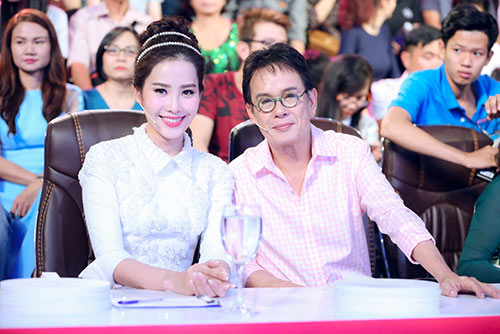 Hoa khôi Nam Em đẹp ngọt ngào trên quot;ghế nóngquot; - 9
