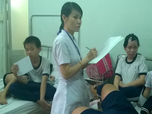 Hiệu trưởng chịu trách nhiệm nếu học sinh ngộ độc thực phẩm - 1