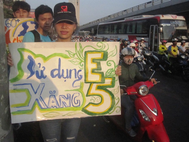 Giới trẻ TP.HCM hưởng ứng chiến dịch Giờ trái đất - 2