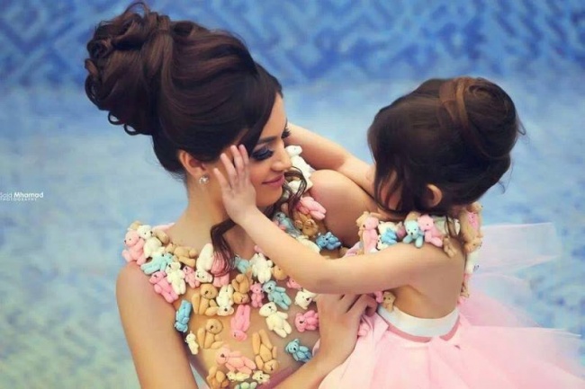 Tan chảy với khoảnh khắc mẹ và con gái mặc đồ đôi - 17