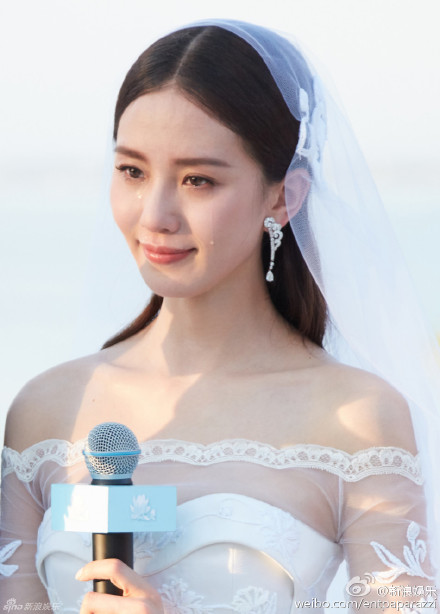 Ngô Kỳ Long - Lưu Thi Thi: Hôn lễ của quot;vuaquot; và quot;ái phiquot; - 11