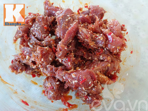 Thịt bò khô tẩm sả ớt cho chàng nhâm nhi - 4