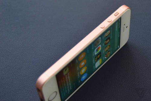 Cận cảnh iPhone SE vừa trình làng gây thất vọng cho người hâm mộ Apple - 12