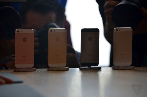Cận cảnh iPhone SE vừa trình làng gây thất vọng cho người hâm mộ Apple - 6