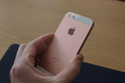 Cận cảnh iPhone SE vừa trình làng gây thất vọng cho người hâm mộ Apple - 7