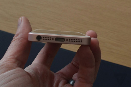 Cận cảnh iPhone SE vừa trình làng gây thất vọng cho người hâm mộ Apple - 9