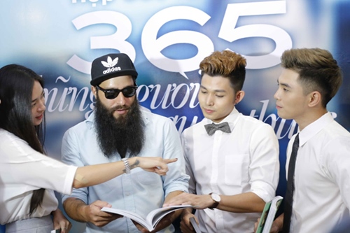 Đạo diễn quot;Kong: Skull Islandquot; bất ngờ đến chúc mừng cô trò Vân Ngô - 3