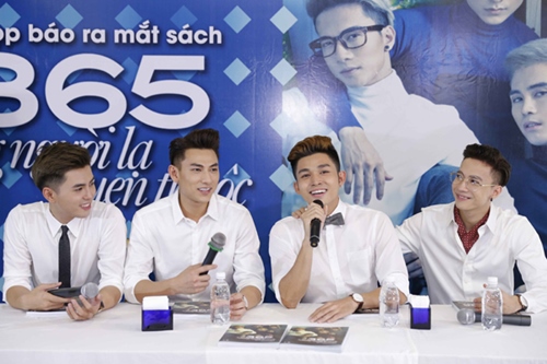 Đạo diễn quot;Kong: Skull Islandquot; bất ngờ đến chúc mừng cô trò Vân Ngô - 7