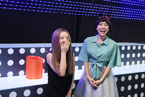 Mia tình tứ Vương Khang trên sân khấu - 1