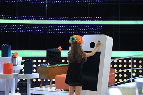 Mia tình tứ Vương Khang trên sân khấu - 4