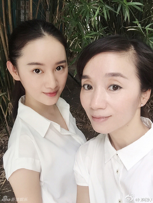 Những cặp mẹ con quot;hoa ghen thua thắm, liễu hờn kém xinhquot; của Cbiz - 10