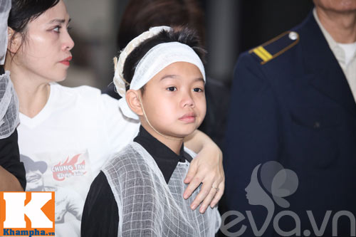 Rớt nước mắt trước hình ảnh vợ con NS Trần Lập trong lễ tang - 9