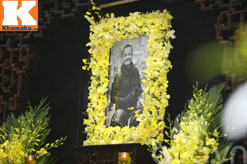 Rớt nước mắt trước hình ảnh vợ con NS Trần Lập trong lễ tang - 1