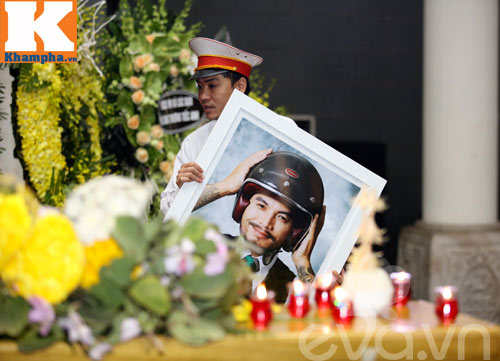 Rớt nước mắt trước hình ảnh vợ con NS Trần Lập trong lễ tang - 2