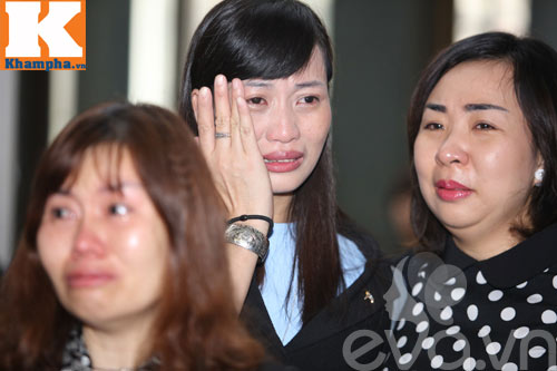 Rớt nước mắt trước hình ảnh vợ con NS Trần Lập trong lễ tang - 13