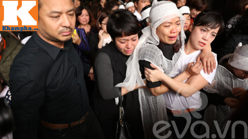Rớt nước mắt trước hình ảnh vợ con NS Trần Lập trong lễ tang - 7