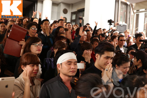 Rớt nước mắt trước hình ảnh vợ con NS Trần Lập trong lễ tang - 17