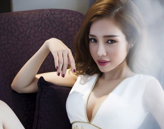 Bí quyết giúp mẹ 2 con Elly Trần luôn xinh đẹp nổi bật - 9