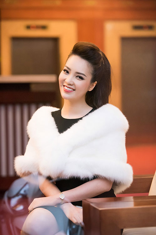 Á hậu Thụy Vân không khoe da thịt vẫn quyến rũ hút hồn - 7