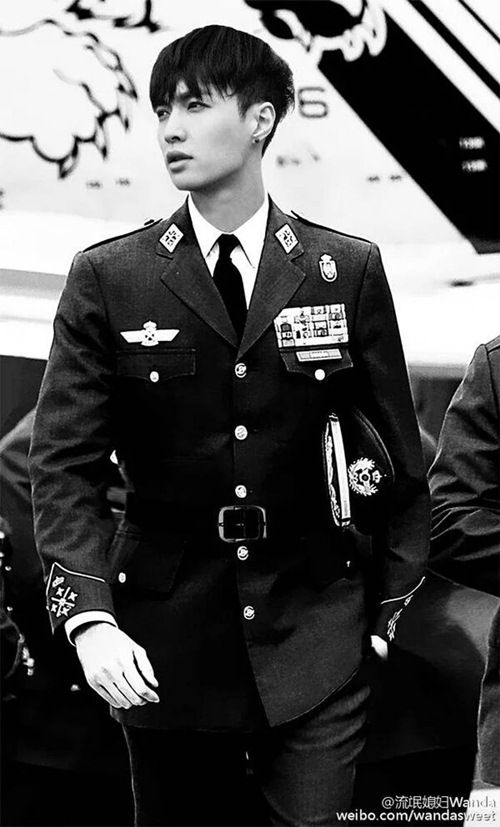 Ai sẽ thay Song Joong Ki làm soái ca trong quot;Hậu duệ của mặt trờiquot; Trung? - 7