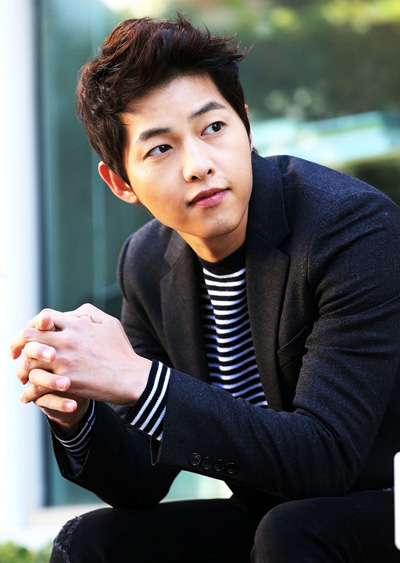 Cứ nghĩ đến Song Joong Ki lại thấy khổ cho đàn ông Việt - 1
