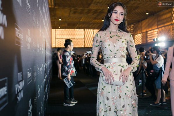 Đặng Thu Thảo để tóc quot;bổ luốngquot; không hề sến - 2