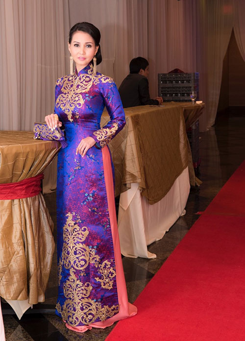 Hoa hậu Sương Đặng diện áo dài cung đình trên đất Mỹ - 2