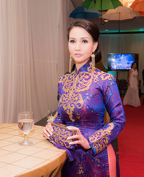 Hoa hậu Sương Đặng diện áo dài cung đình trên đất Mỹ - 3