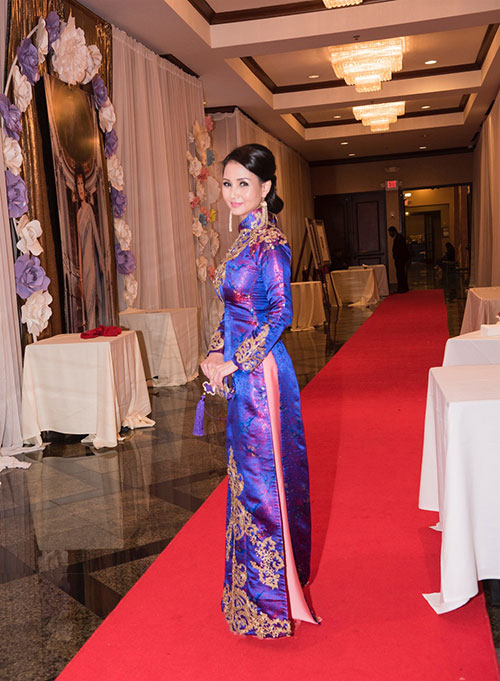 Hoa hậu Sương Đặng diện áo dài cung đình trên đất Mỹ - 5