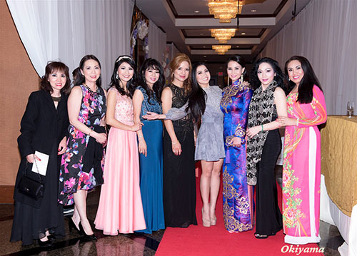 Hoa hậu Sương Đặng diện áo dài cung đình trên đất Mỹ - 9